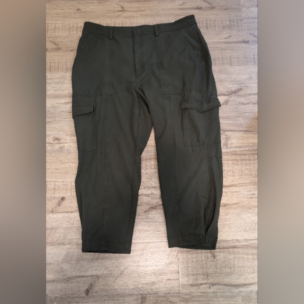 Banana Republic Olive Cargo Pants